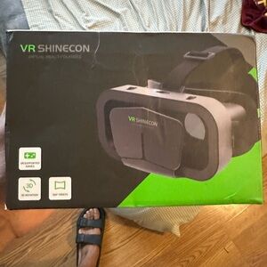 Black VR Headset — Mobile Virtual Reality Goggles